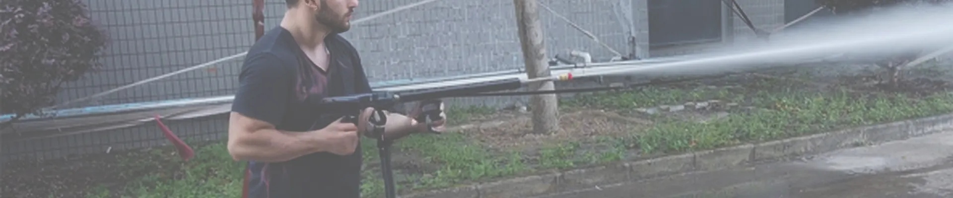 أجهزة التنظيف بالماء بضغط عالي