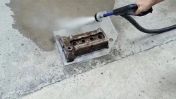 جهاز تنظيف بالبخار لتنظيف القطع والمكونات الصناعية بدقة وسرعة