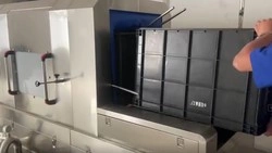 آلة غسيل نفقية لغسل الصناديق البلاستيكية