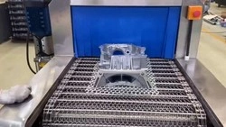 ماكينة غسل نفقية للقطع والمكونات الصناعية بدقة وسرعة