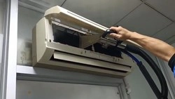 جهاز تنظيف مكيفات الهواء بالبخار