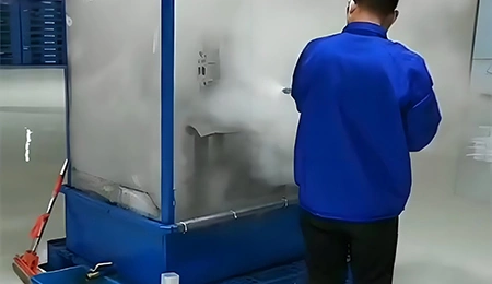 التنظيف بالبخار لأجزاء المعدات الصناعية الداخلية