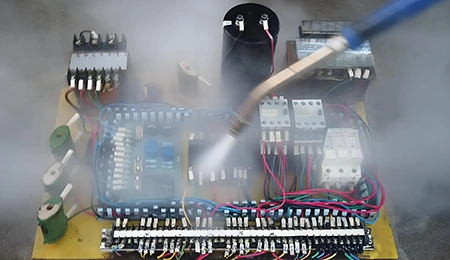 التنظيف بالبخار للوحات التحكم الكهربائية