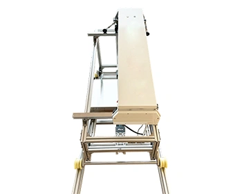 جهاز روبوت تنظيف الألواح الشمسية (على قضبان)