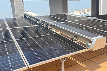 جهاز نصف آلي لتنظيف الألواح الشمسية