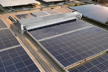 جهاز نصف آلي لتنظيف الألواح الشمسية