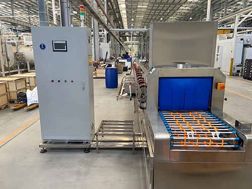 آلة غسيل نفقية لغسل الصناديق البلاستيكية