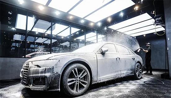 في السيارات والملحقات وقطع الغيار